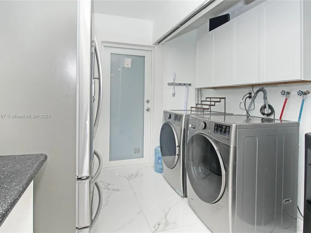 531 SW 70th Ave, Pembroke Pines FL 33023