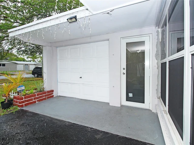 531 SW 70th Ave, Pembroke Pines FL 33023