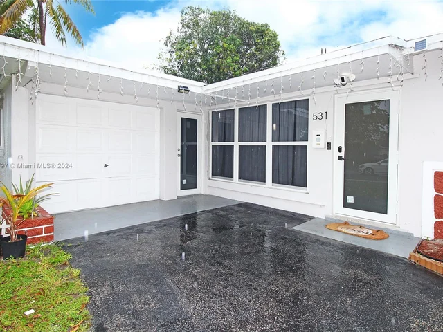 531 SW 70th Ave, Pembroke Pines FL 33023