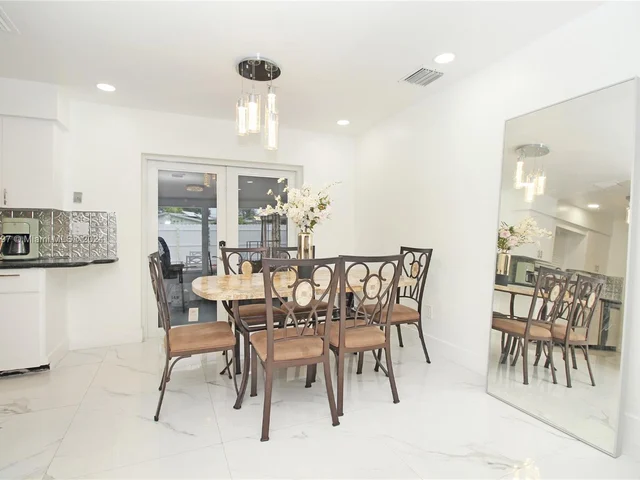 531 SW 70th Ave, Pembroke Pines FL 33023