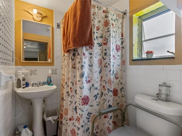 45 NW 127th St, North Miami FL 33168