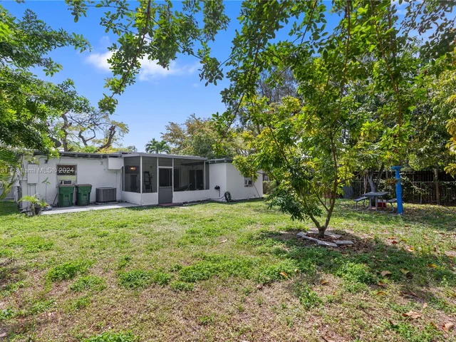 45 NW 127th St, North Miami FL 33168