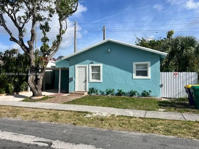 214 SW 2nd Ter, Dania Beach FL 33004