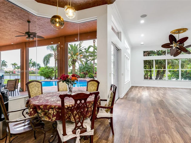 15036 SW 39th St, Davie FL 33331