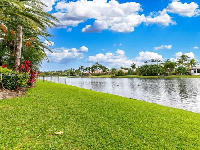 15036 SW 39th St, Davie FL 33331