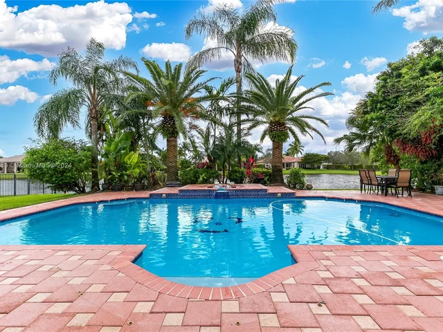 15036 SW 39th St, Davie FL 33331