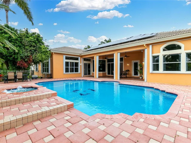 15036 SW 39th St, Davie FL 33331