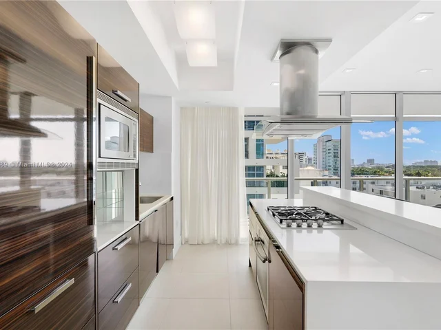3737 Collins Ave # 703, Miami Beach FL 33140