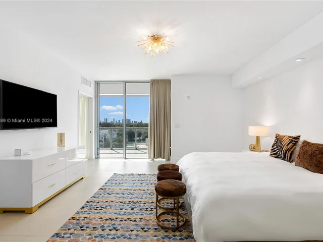 3737 Collins Ave # 703, Miami Beach FL 33140