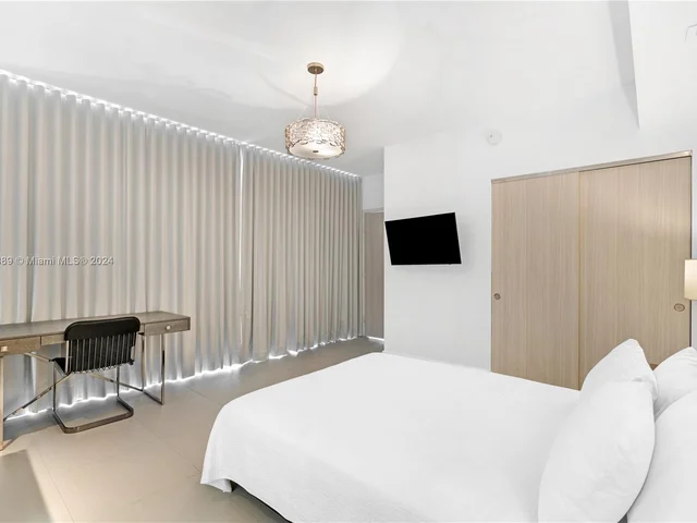 3737 Collins Ave # 703, Miami Beach FL 33140