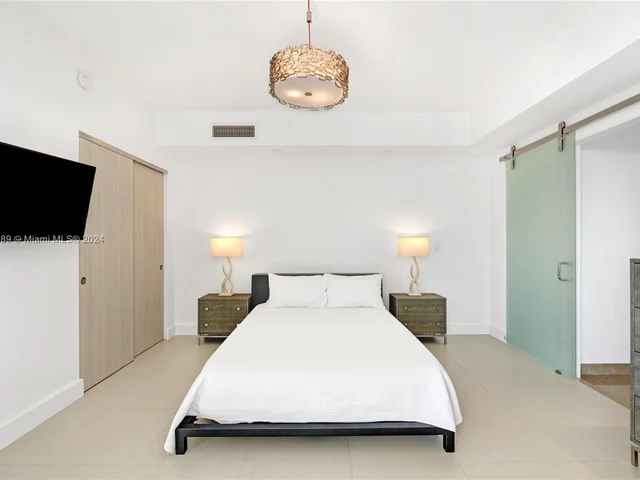 3737 Collins Ave # 703, Miami Beach FL 33140