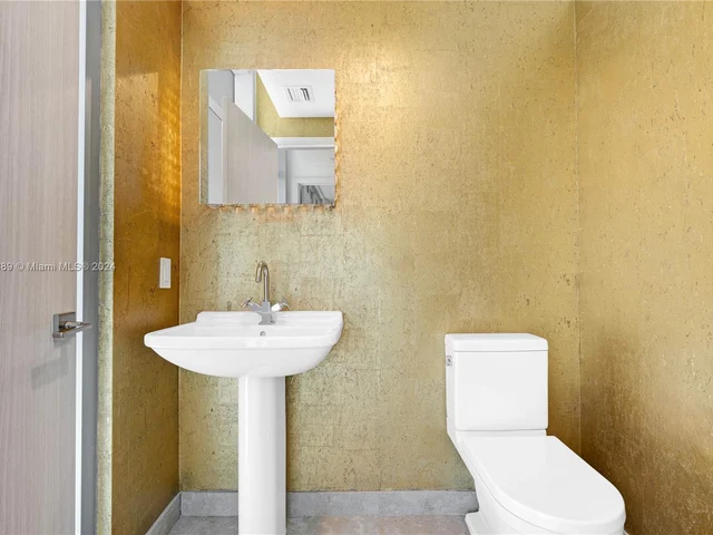 3737 Collins Ave # 703, Miami Beach FL 33140