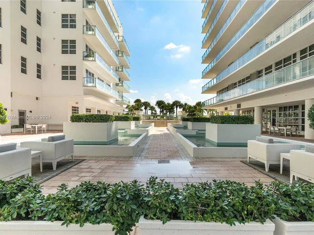 3737 Collins Ave # 703, Miami Beach FL 33140