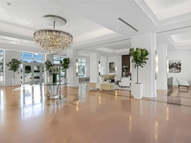 3737 Collins Ave # 703, Miami Beach FL 33140