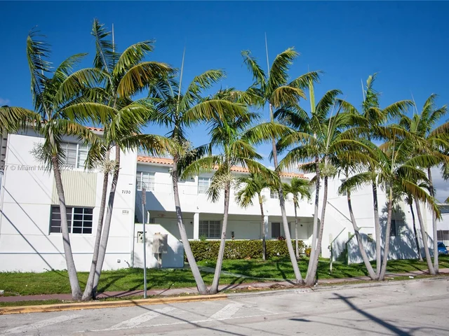 7130 Rue Versailles # 4, Miami Beach FL 33141