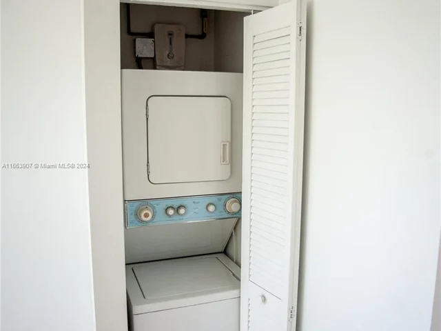 7130 Rue Versailles # 4, Miami Beach FL 33141