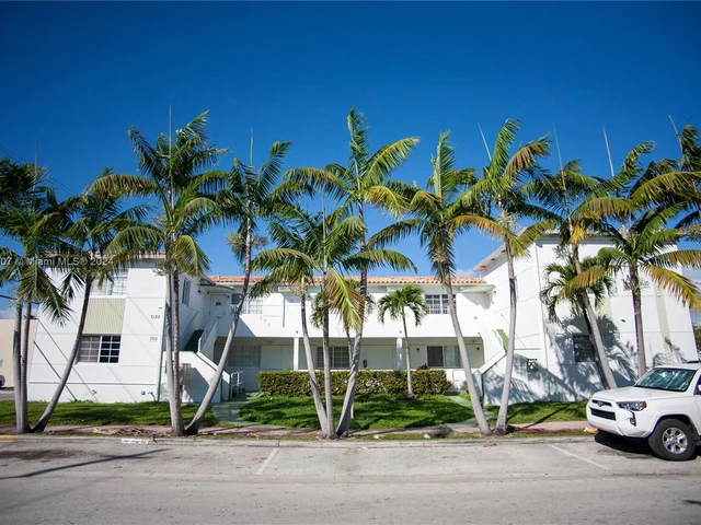 7130 Rue Versailles # 4, Miami Beach FL 33141
