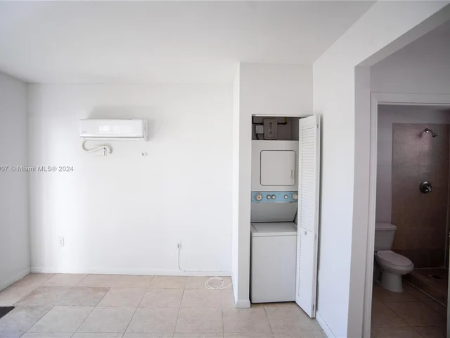 7130 Rue Versailles # 4, Miami Beach FL 33141