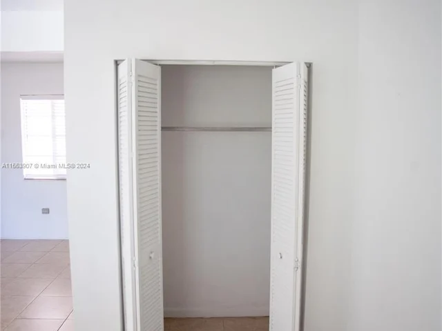 7130 Rue Versailles # 4, Miami Beach FL 33141