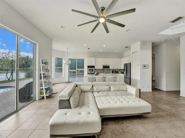 9342 Madewood Ct, West Palm Beach FL 33411