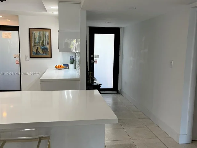 6901 Edgewater Dr # 215, Coral Gables FL 33133