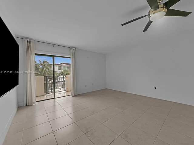 6901 Edgewater Dr # 215, Coral Gables FL 33133