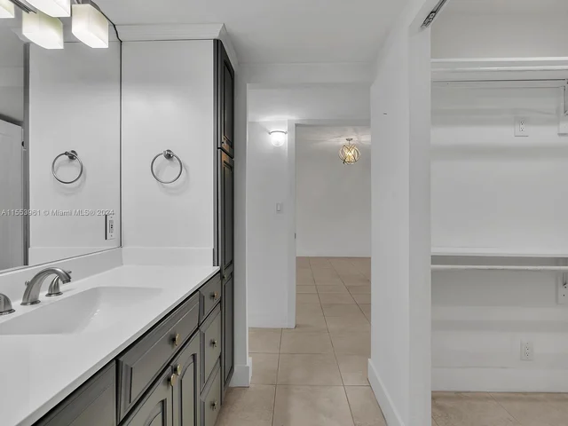 6901 Edgewater Dr # 215, Coral Gables FL 33133