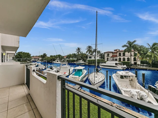 6901 Edgewater Dr # 215, Coral Gables FL 33133