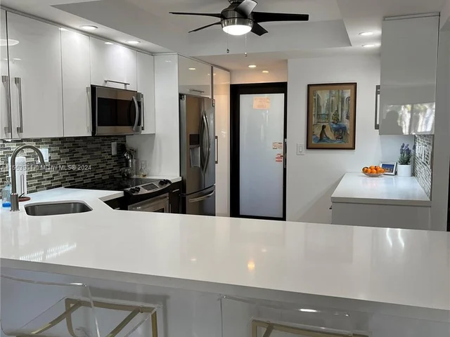 6901 Edgewater Dr # 215, Coral Gables FL 33133