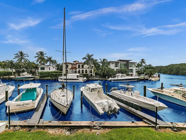 6901 Edgewater Dr # 215, Coral Gables FL 33133