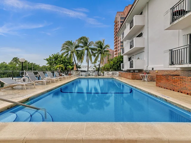 6901 Edgewater Dr # 215, Coral Gables FL 33133