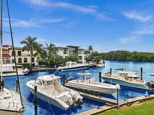 6901 Edgewater Dr # 215, Coral Gables FL 33133