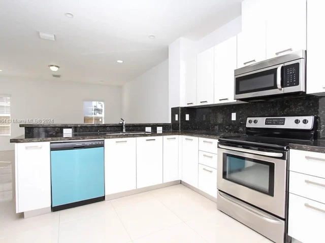 15610 SW 11 Ter, Miami FL 33194