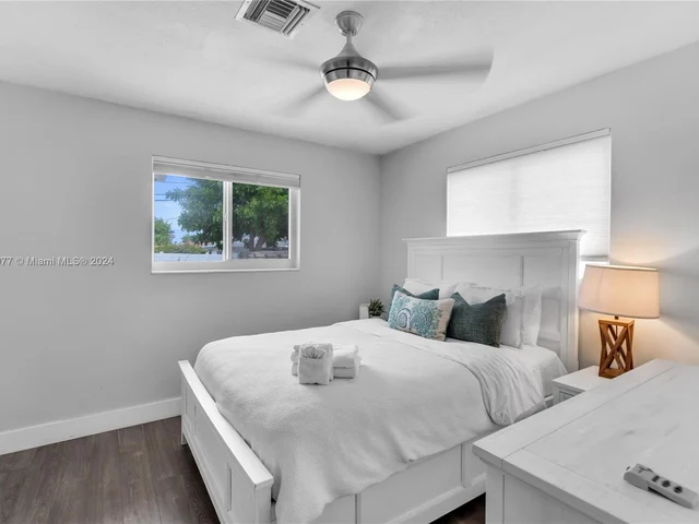 251 SE 8th St, Pompano Beach FL 33060