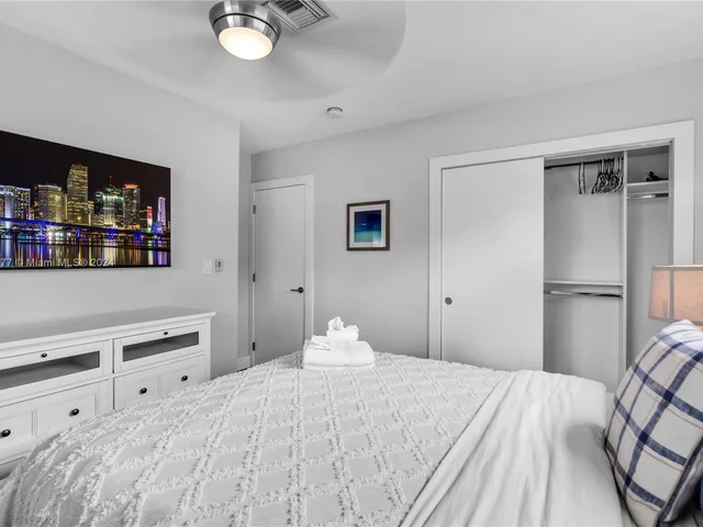 251 SE 8th St, Pompano Beach FL 33060