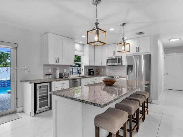 251 SE 8th St, Pompano Beach FL 33060