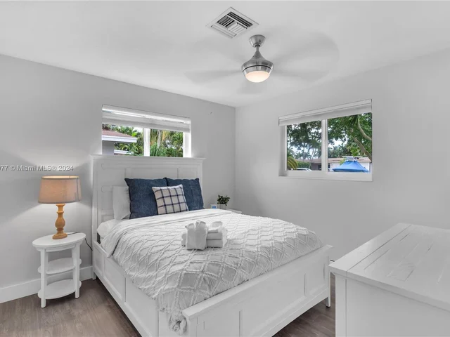 251 SE 8th St, Pompano Beach FL 33060