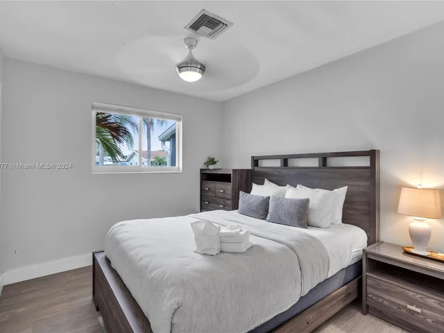 251 SE 8th St, Pompano Beach FL 33060