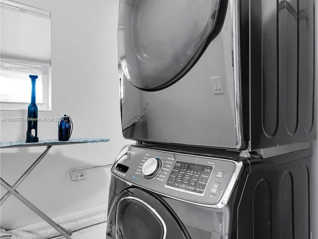 251 SE 8th St, Pompano Beach FL 33060