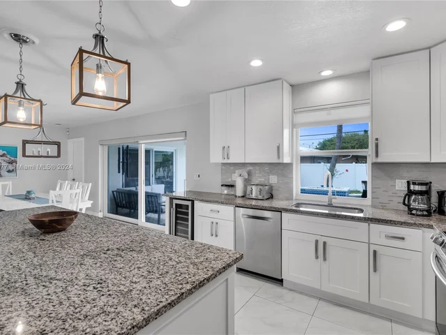 251 SE 8th St, Pompano Beach FL 33060