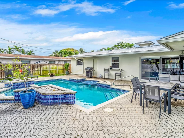 251 SE 8th St, Pompano Beach FL 33060