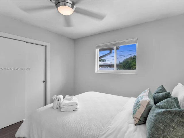 251 SE 8th St, Pompano Beach FL 33060