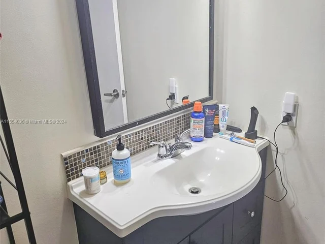 601 Three Islands Blvd # 511, Hallandale Beach FL 33009