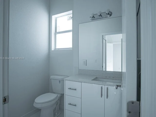 22590 SW 124 CT, Miami FL 33170