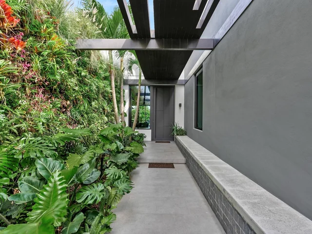 8055 Noremac Ave, Miami Beach FL 33141