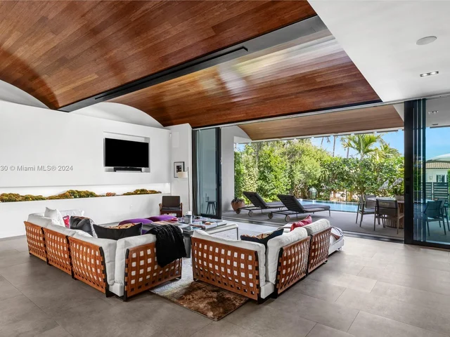 8055 Noremac Ave, Miami Beach FL 33141