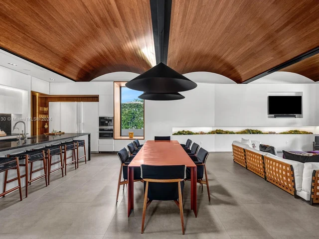 8055 Noremac Ave, Miami Beach FL 33141