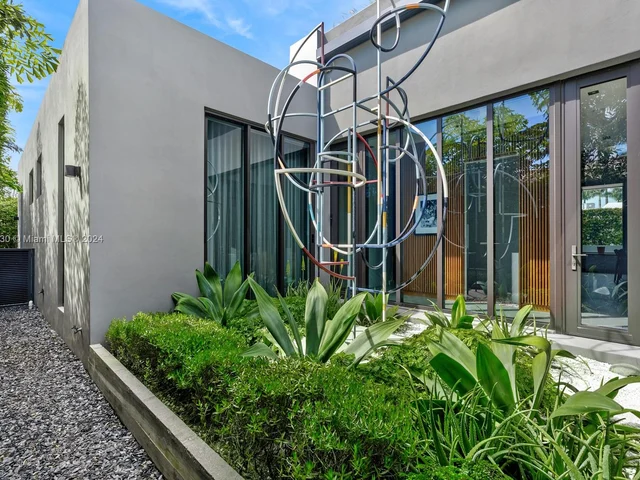 8055 Noremac Ave, Miami Beach FL 33141