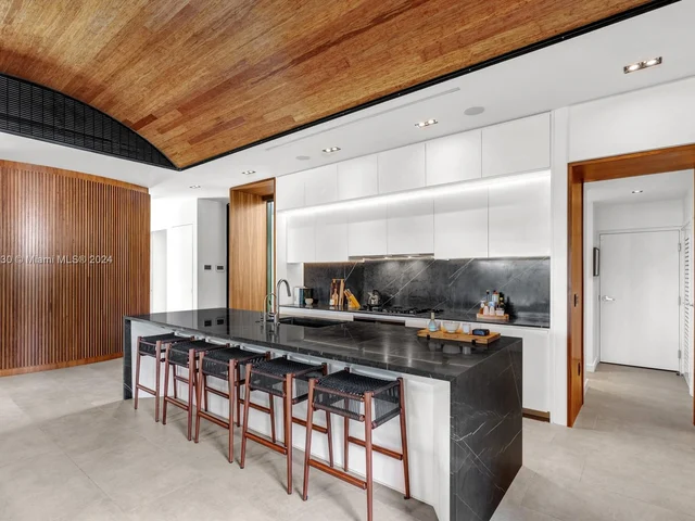 8055 Noremac Ave, Miami Beach FL 33141