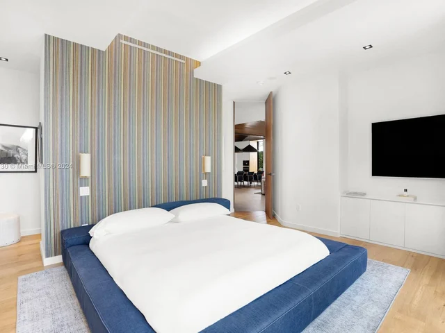 8055 Noremac Ave, Miami Beach FL 33141